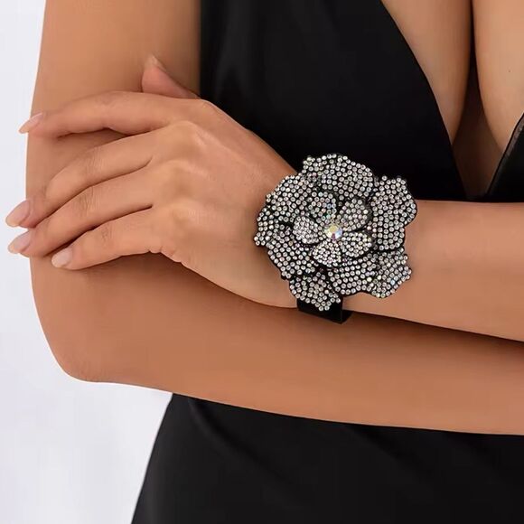 Rhinestone Floral Chocker Necklace - Picture 10 of 13